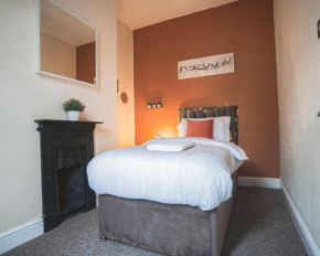 DIGS Cosy stay Coventry City Centre sleeps5 with FREE parking